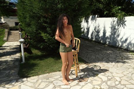 Hungarian beauty Laurita strips and teases with her sexy body at the casting