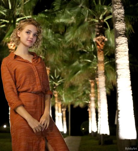 Russian peach Chanel Fenn strips naked and poses in the pool and at home