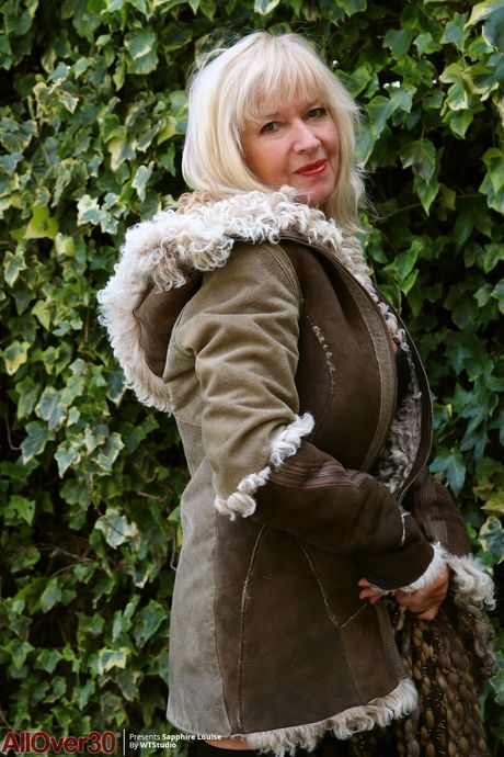 British granny Sapphire Louise shows her big ass and pussy outdoors