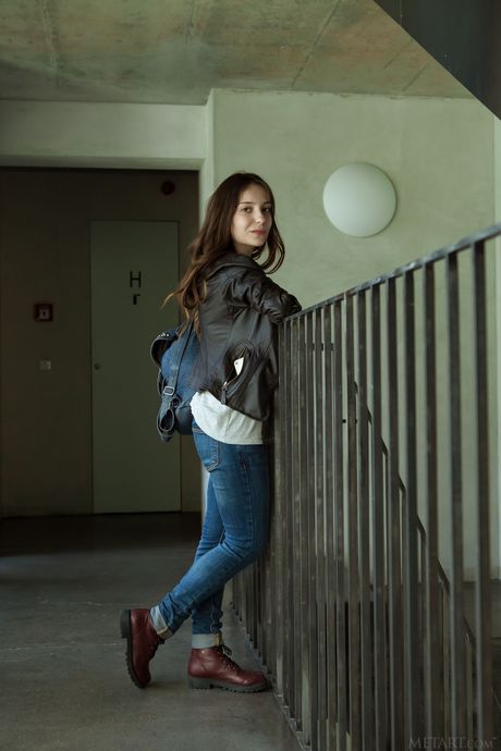 Svelte teen maxima modeller helt nøgne fortroligt
