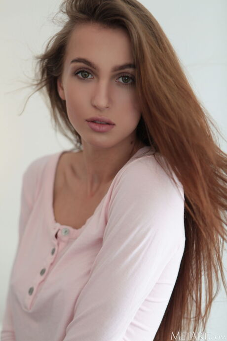 Attractive teen Holly Haim removes her dress and heels to get naked