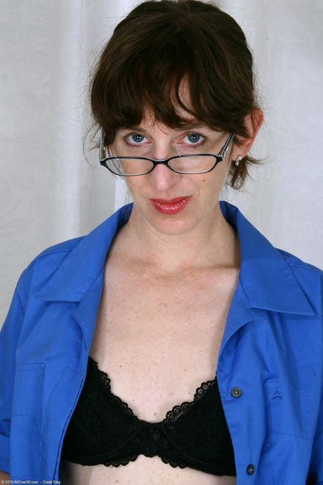 Mature secretary Jane shows her big ass and spreads her pussy at work