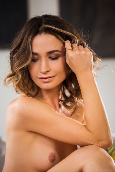 Tender teen Susie takes it all off while reading a book