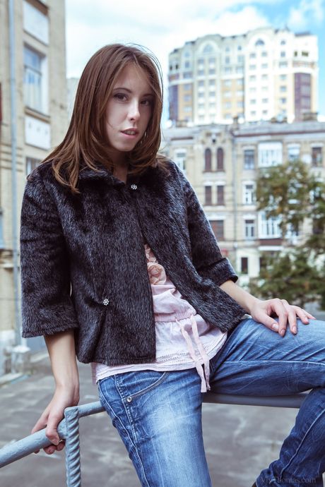 Lean teen Tamis bares it all before fingering her pussy on a patio