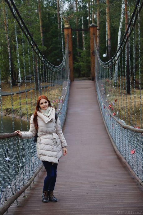Sexy redhead Alise Moreno highlights her big tits and poses in the shower