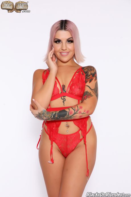 Blonde Luna Legend gets her pussy licked and banged by a black guy