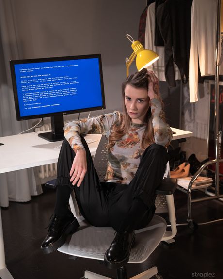 Sarah Kay and her girlfriend have a passionate lesbian sex on the couch