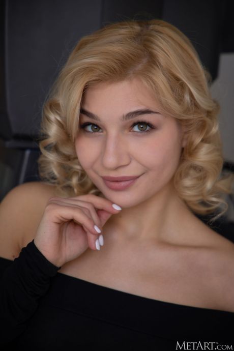 Russian model Amelia Dorn bares it all with grace