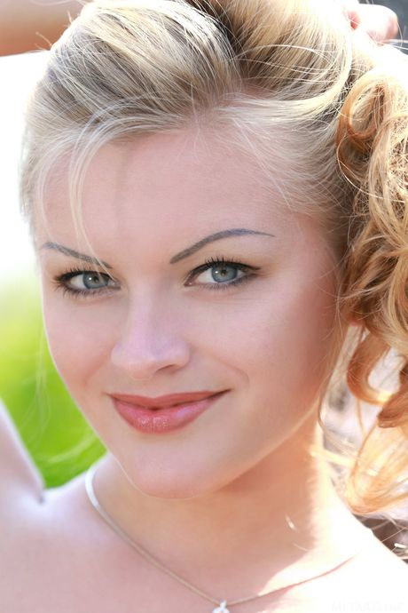 Blonde teen Alessandra A gets naked in an enticing manner