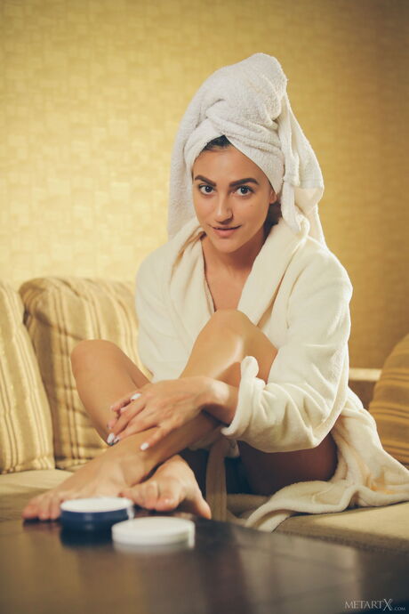 Gorgeous teen Cira Nerri fingers her pussy after removing a bathrobe