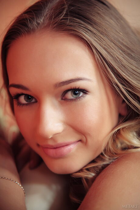 Skinny amateur babe with tiny tits posing naked in the kitchen