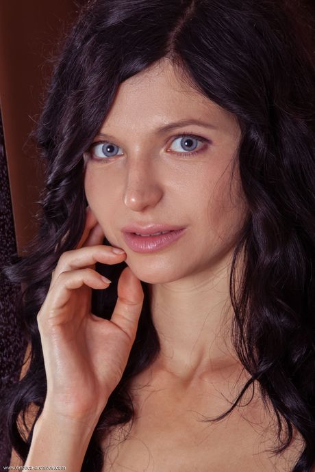 Petite teen Arian shows off her nude body without shyness