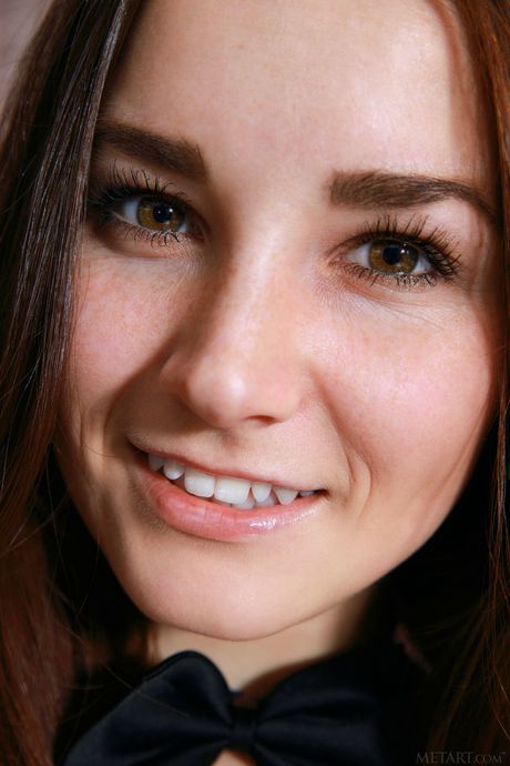 Herlig tenåring Stefany Sonri blir naken uten sjenanse
