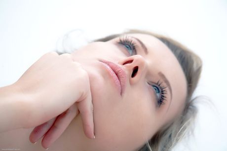 Nikky is a stunning beauty with a slender body and a sexy ass that she loves to show off