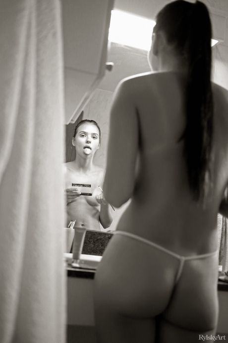 Young beauty Venice Lei gets completely naked in a confident fashion