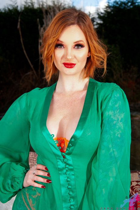 European MILF Zara Durose toys her hairy pussy in stockings