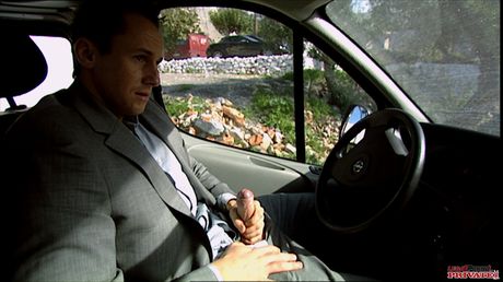 Estrelas pornôs com peitos grandes e bundas lambem uns dos outros bichanos em um 4some
