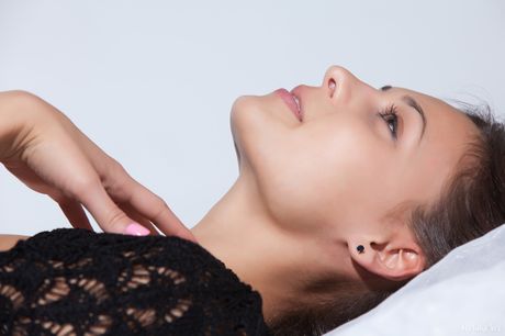 Svelte teen Taini gets nude with self-assuredness