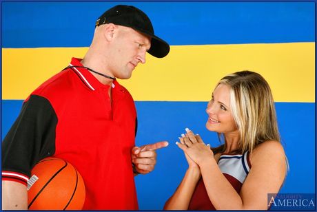 Sporty blonde cheerleader Phoenix Marie gets her ass dicked