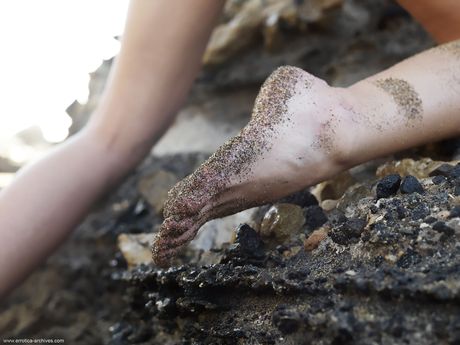 Dido displays her sexy body as she poses naked on the beach