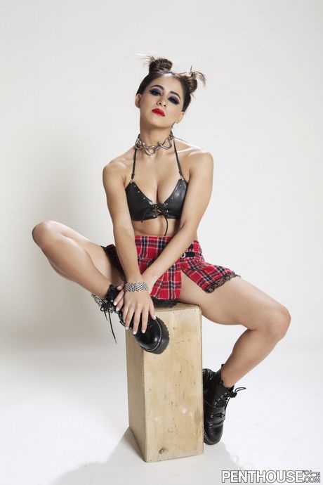 Mia Valentine Porn Pics