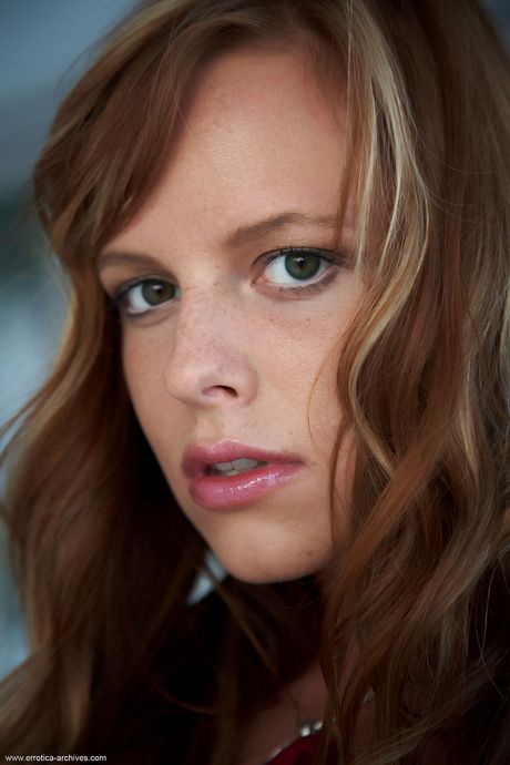 Tattooed teen Tubbea gets naked in a pair of heels without shyness