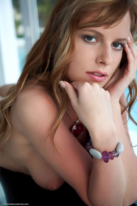 Tattooed teen Tubbea gets naked in a pair of heels without shyness