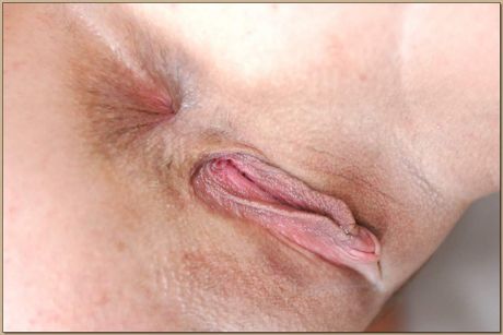 Blonde cougar Tyler Faith gets her pierced pussy teased and fucked