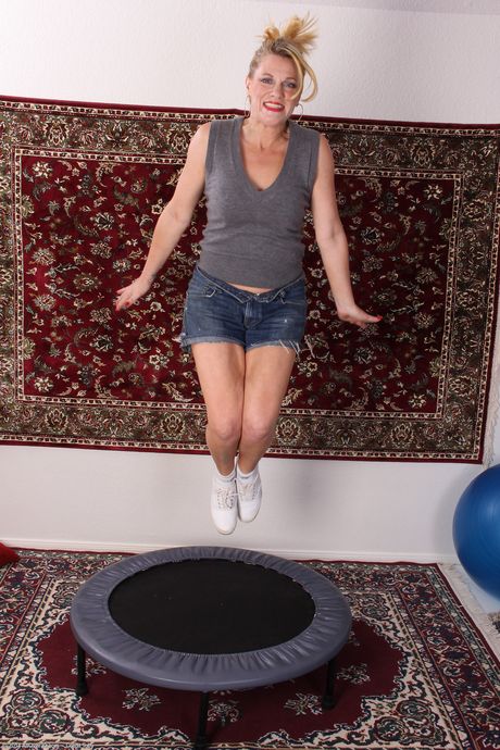 Mature woman Courtney Smith gets nude while wearing running shoes