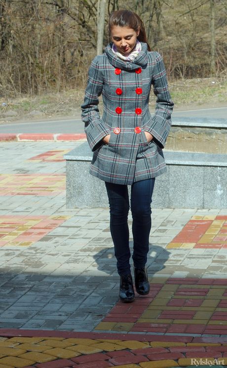 Stunning teen girls Astrud A & Lina Diamond show off their beautiful bodies