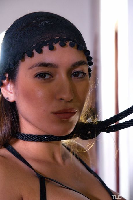 Sweet teen Annie removes her rope bondage while showing her bald pussy