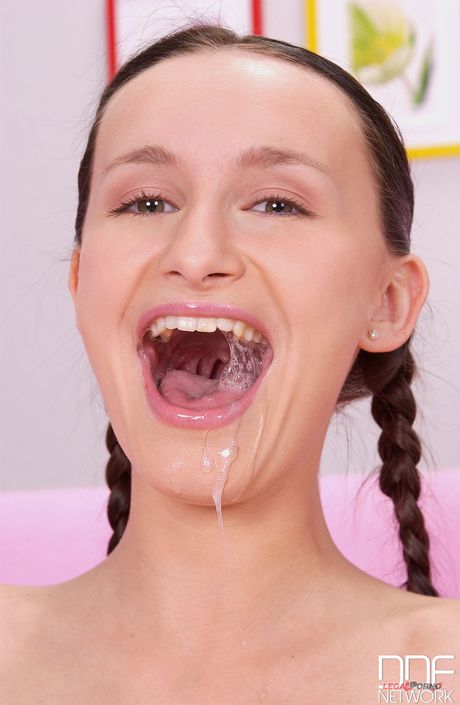 Claudia Adams gives a blowjob and gets her pussy licked