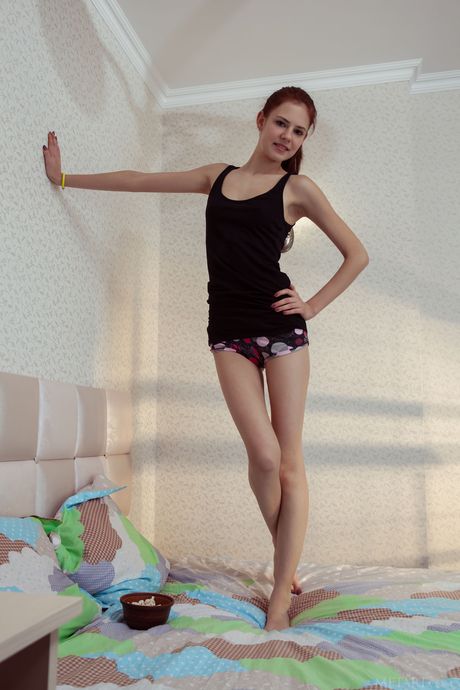 Sonde nastolatka Juliett Lea odważnie odważnie
