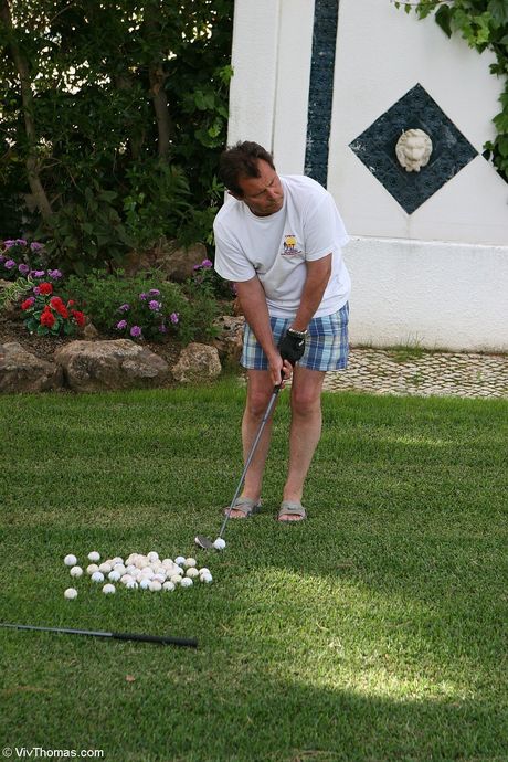 스포츠 베이비 Peaches A와 Lisa C가 사우나에서 레즈비언 섹스를합니다.
