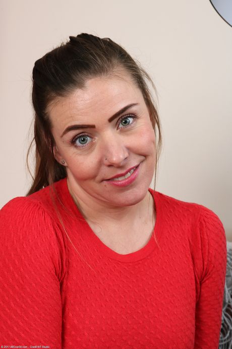 Amateur MILF Karen unveils her big boobs and rubs her pussy