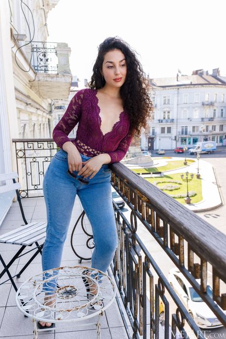 Ukrainian peach Electra Noir removes her lingerie and poses nude