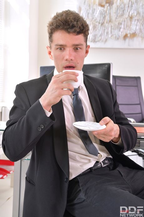 Porn World: Russian secretary Lana Seymour gets her asshole drilled by her boss