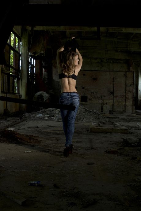 Viola Bailey strips off her jeans and teases her pussy with her fingers