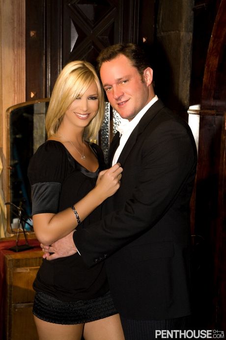 Pornstar Brooke Banner fa prendere in giro e scopare da un ragazzo arrapato
