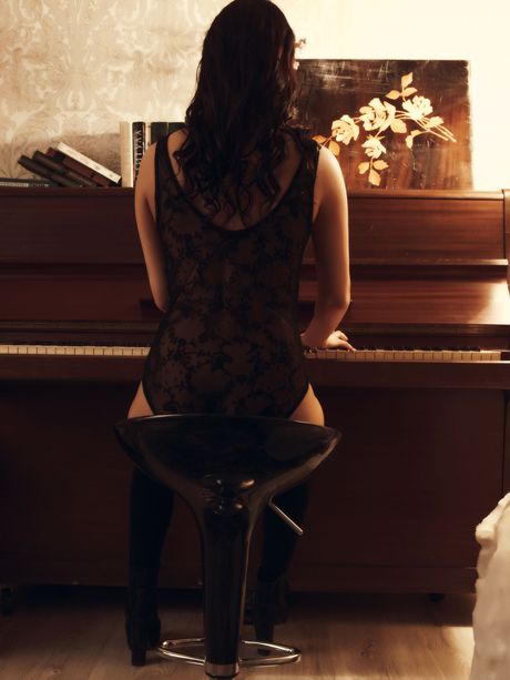 Dark haired teen Elza removes black lingerie to get naked in heels