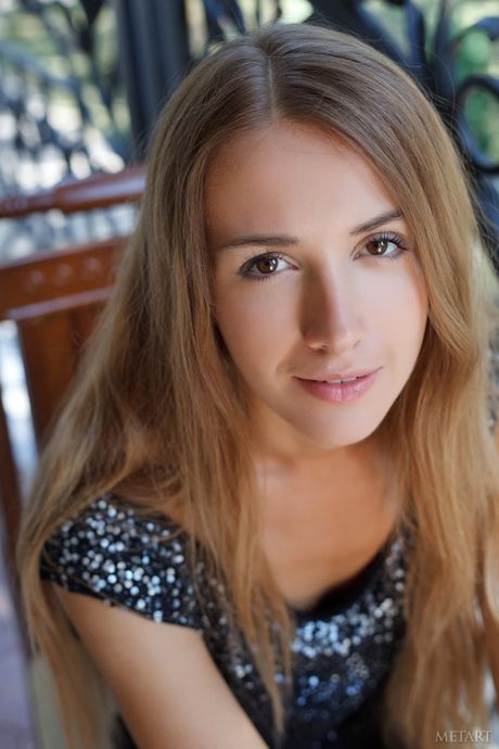 Thin teen Lina Diamond gets naked in a provocative way