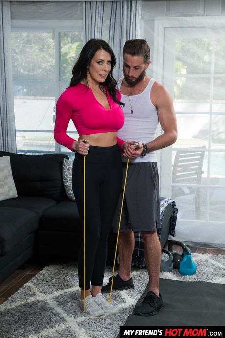 Naughty America: Big titted MILF Reagan Foxx gets her pussy penetrated by Lucas Frost