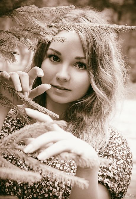 Skinny Ukrainian babe Jeff Milton strips and poses naked in her room