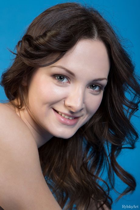 Tall teen Dasha removes her panties to show her shaved pussy in the nude