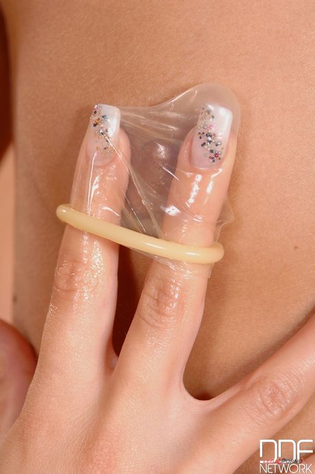 Lesbianas calientes Blue Angel & Cindy Hope lamiendo y jugando los coños de los demás
