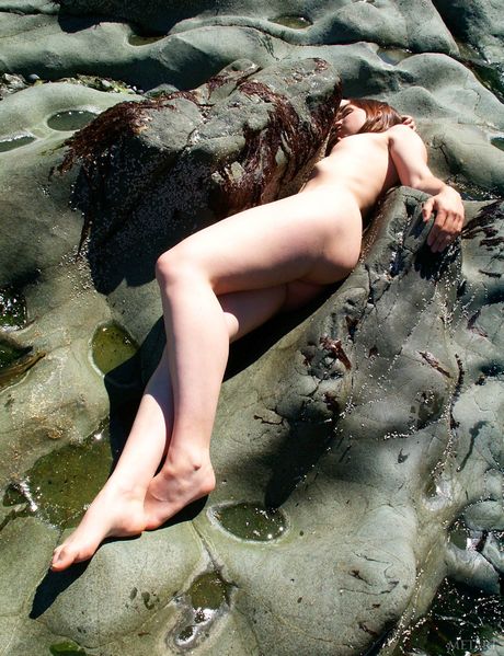 Skinny Canadian teen Ronin bares it all & highlights her tiny tits & hot ass