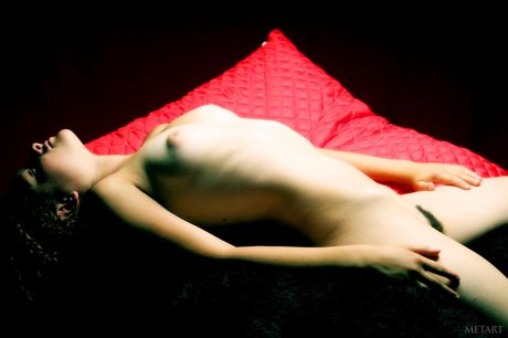 Pretty teen Models No Name strips down without shyness