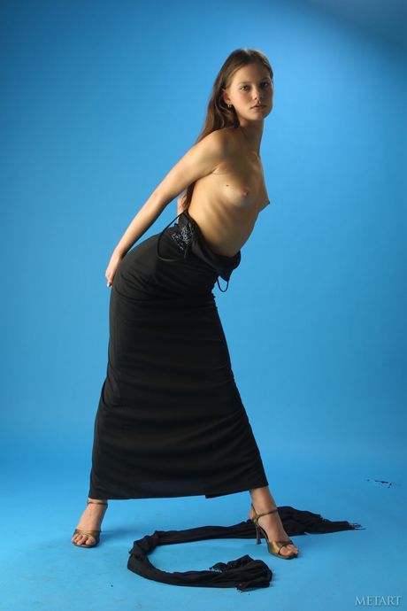 Delicate teen Ashanti A gets naked sensually